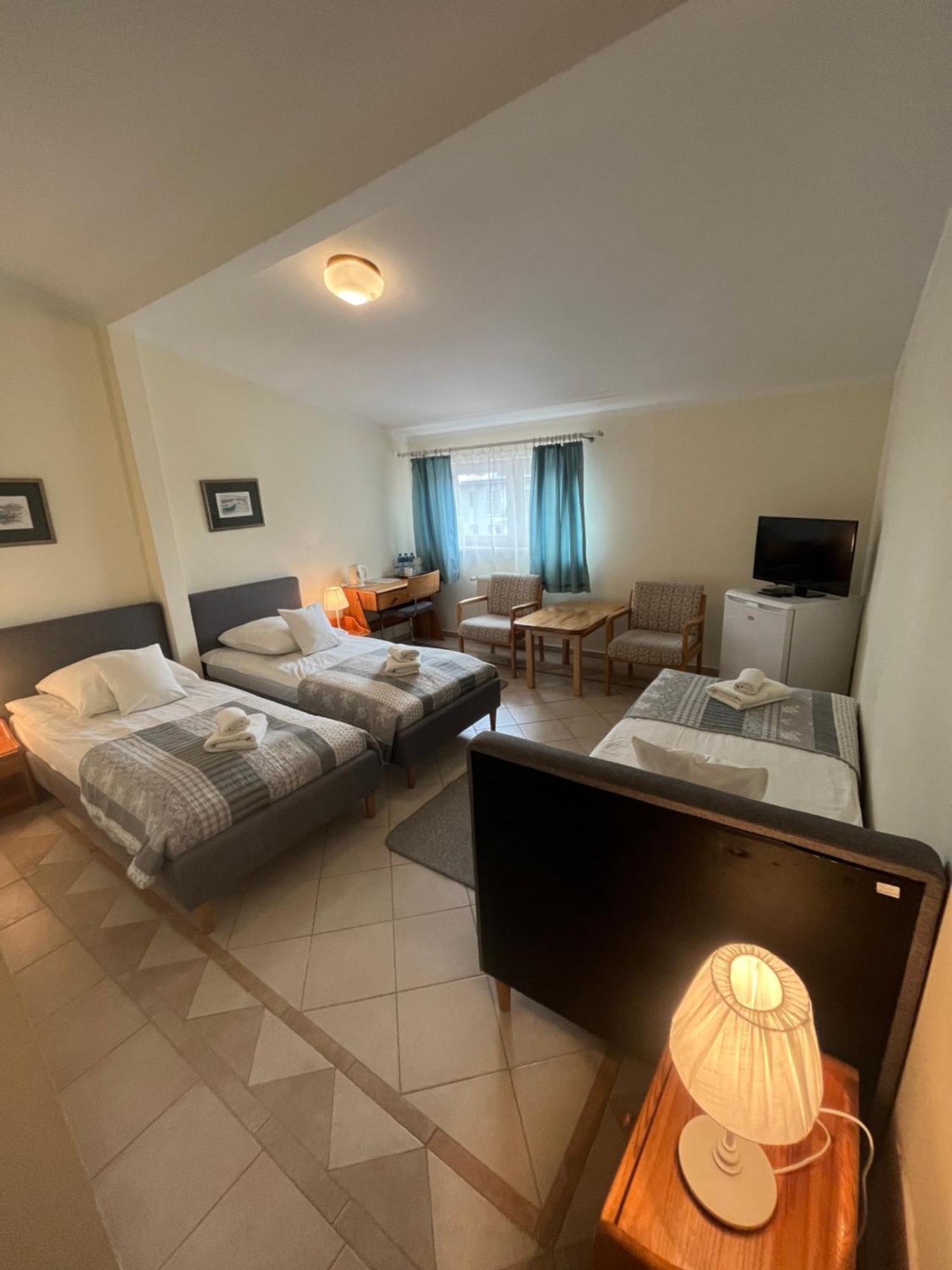Gosciniec Jantar Hotel Gizycko Ngoại thất bức ảnh