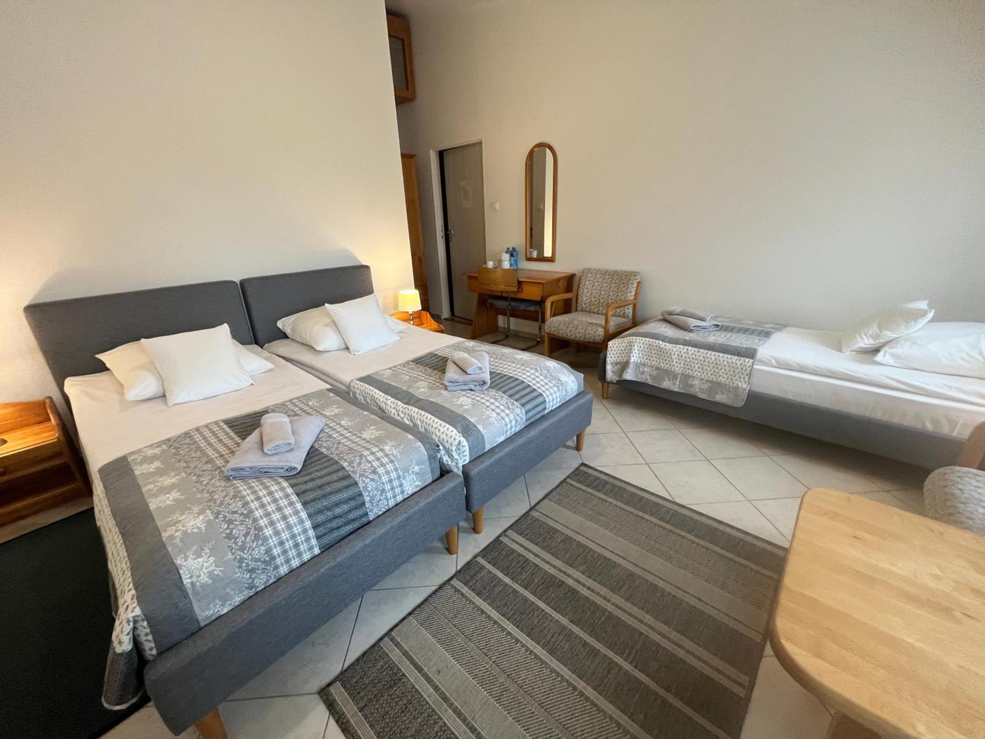 Gosciniec Jantar Hotel Gizycko Ngoại thất bức ảnh