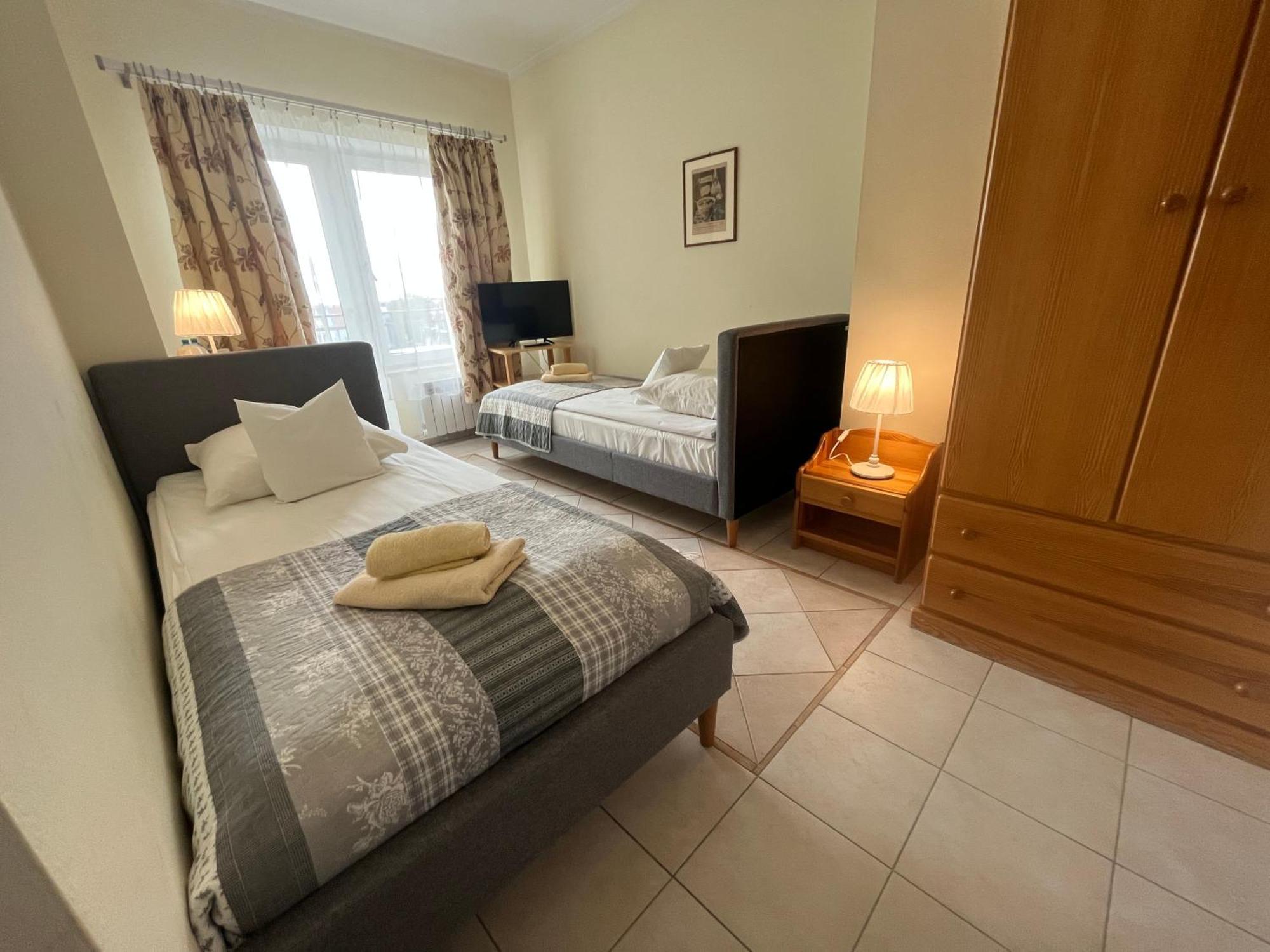 Gosciniec Jantar Hotel Gizycko Ngoại thất bức ảnh