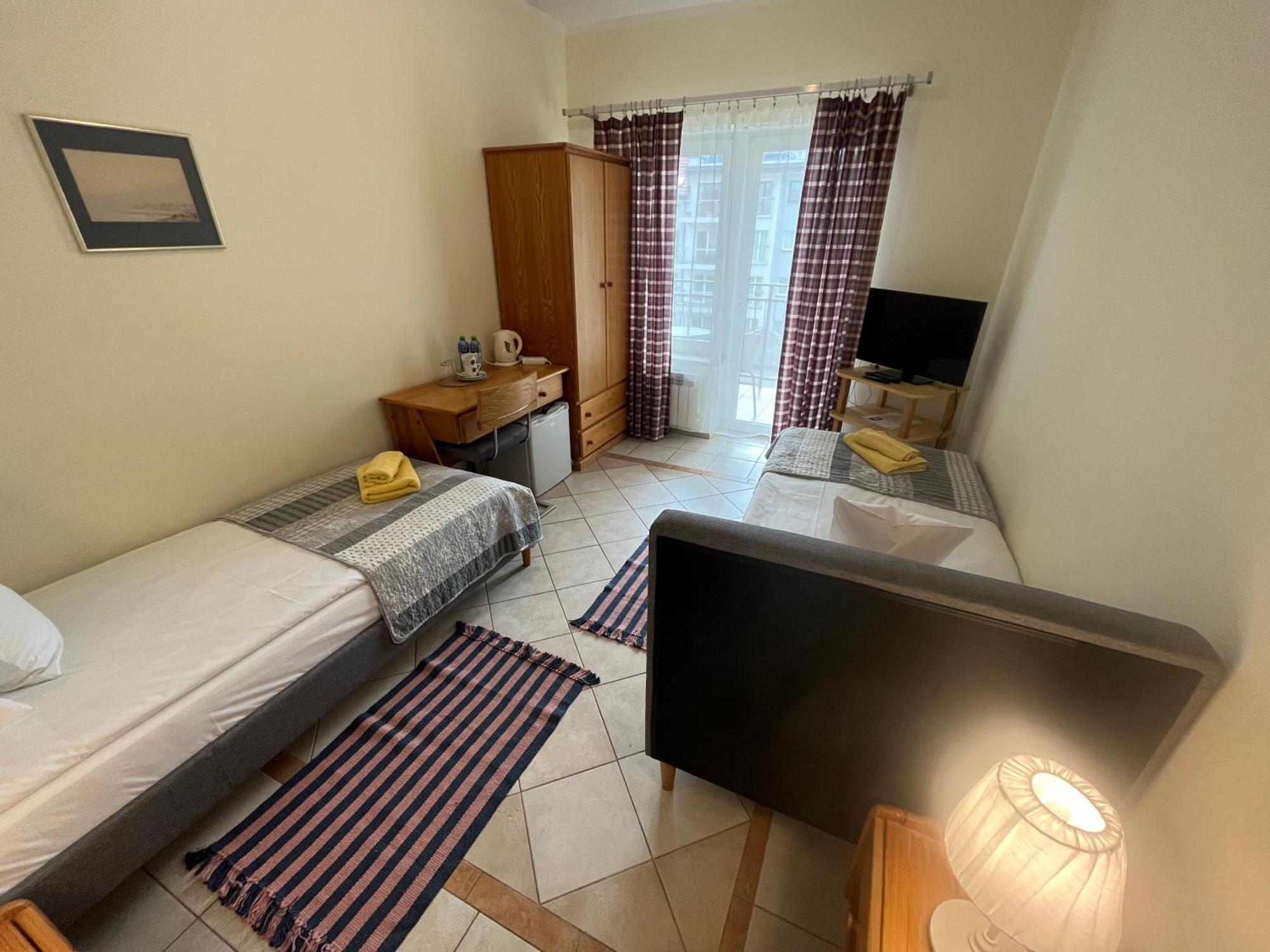 Gosciniec Jantar Hotel Gizycko Ngoại thất bức ảnh