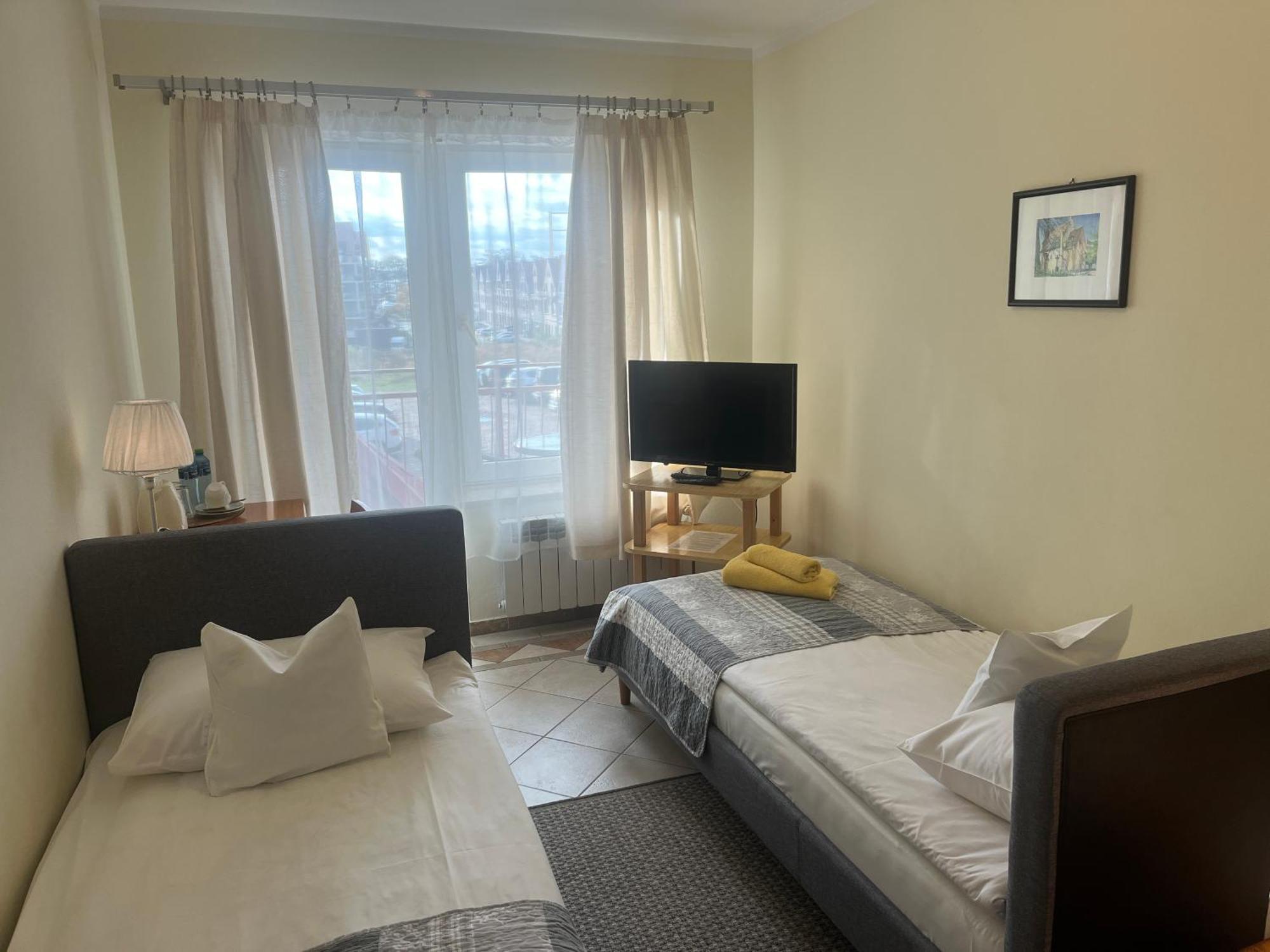 Gosciniec Jantar Hotel Gizycko Ngoại thất bức ảnh